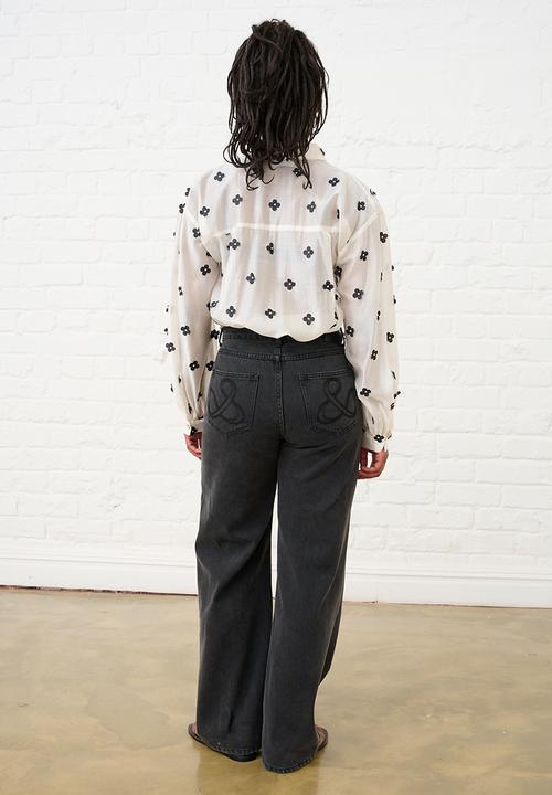 Me&B - Bellow Sleeve Shirt in 3D Flower Recut - White