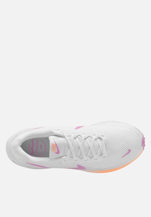 Nike - Nike Revolution 8
