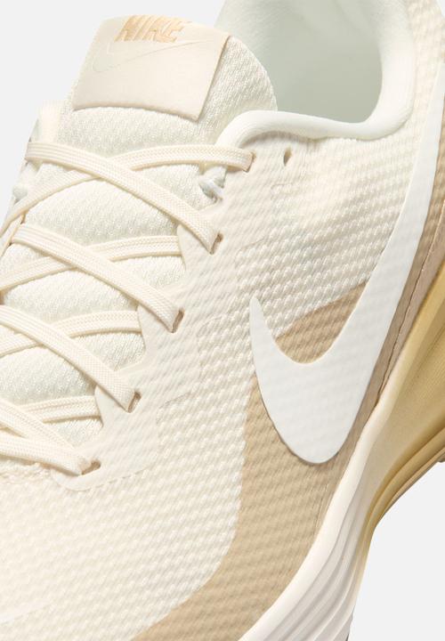 Nike - Nike Revolution 8