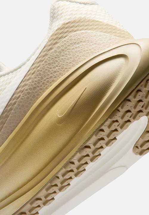 Nike - Nike Revolution 8