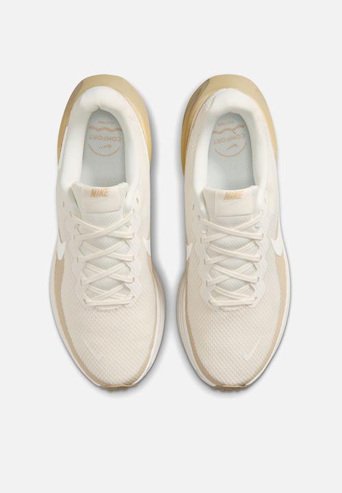 Nike - Nike Revolution 8