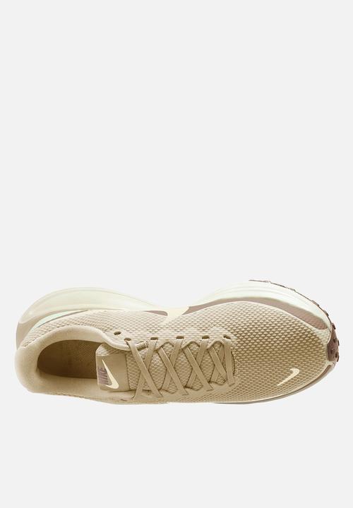 Nike - Nike Revolution 8
