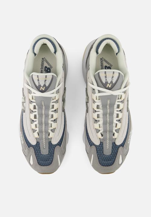 New Balance  - 1000