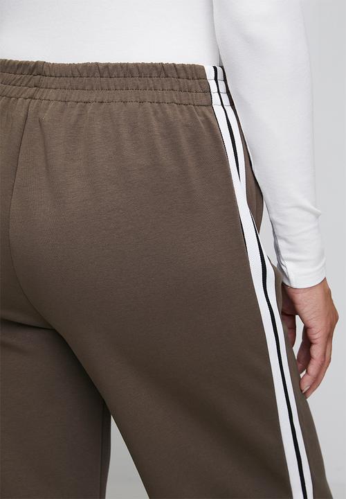Stella Morgan - High Waist Elasticated Wide Leg Fleece Pant With Side Tape - Bitter Chocolate