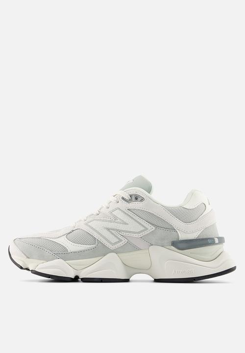 New Balance  - 9060 v1