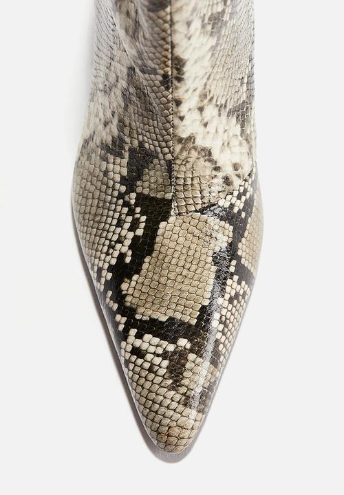 H&M - Heeled ankle boots - beige/snakeskin pattern
