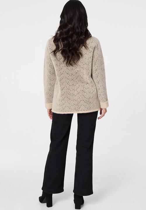 Izabel London - Ls Button Through Check Knitwear Jacket With Sherpa Collar - Beige