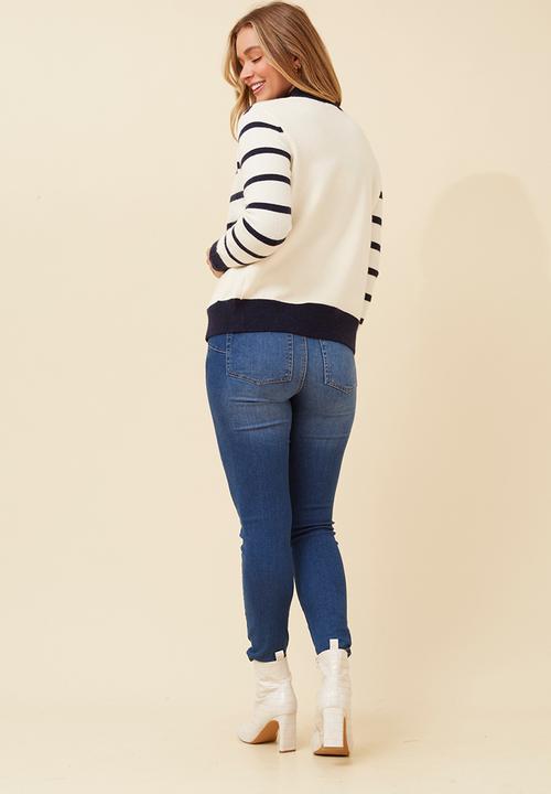 Izabel London - V-Neck Button Through Stripe Knitwear Cardi With Gold Buttons - Ivory