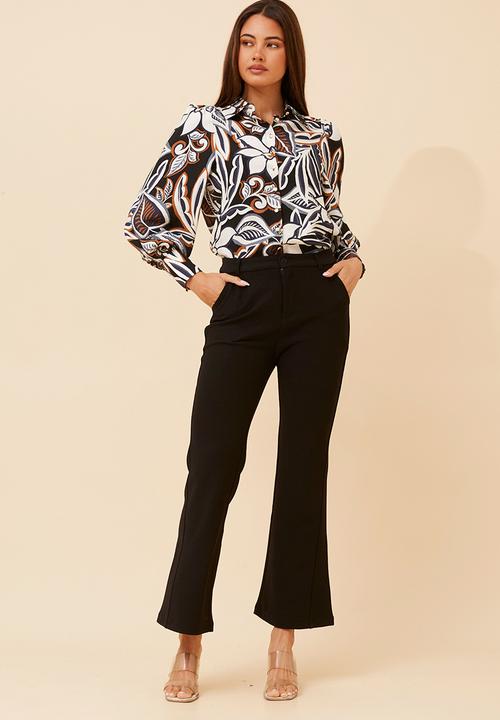 Izabel London - L/S Button Through Collared Printed Blouse With Wide Cuff On Sleeve - Navy
