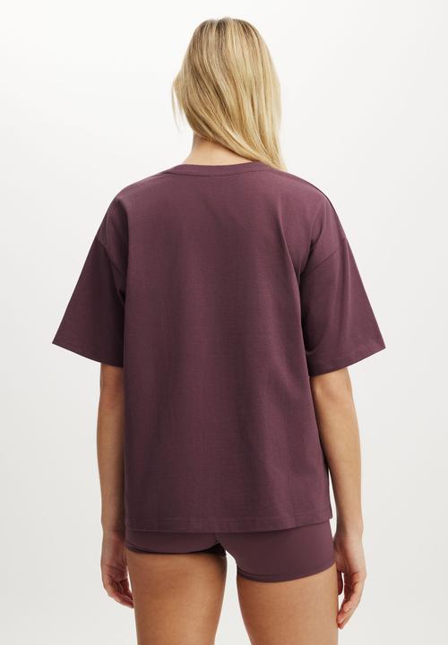 Cotton On - Active Graphic Tee - Choc Plum/Bwc