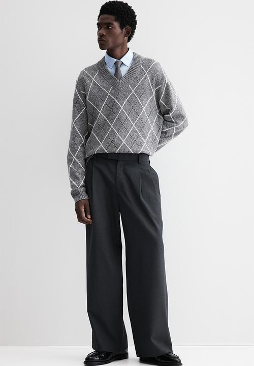 H&M - Regular fit wool-blend v-neck jumper - grey/argyle pattern