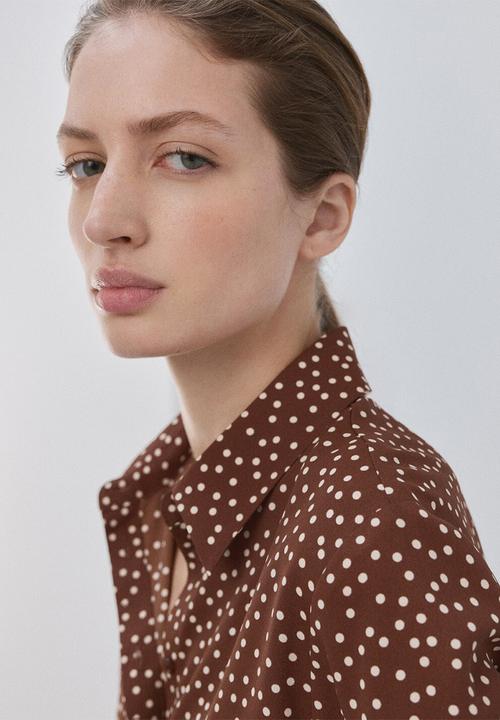 MANGO - Shirt basic- medium brown