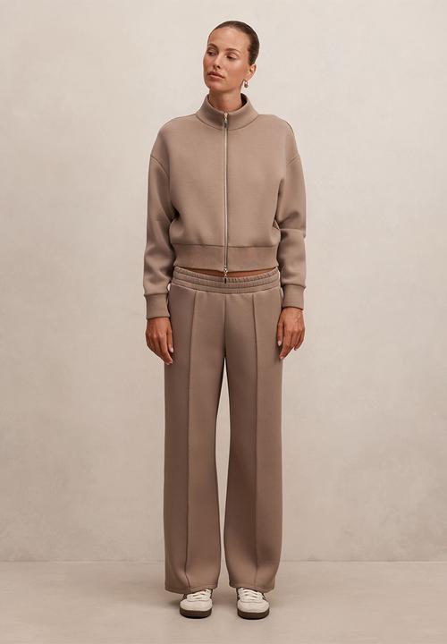Forever New - Hannah zip lounge jacket in pine bark