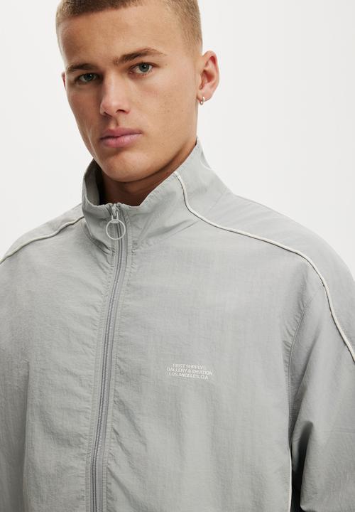 Cotton On - Panelled Spray Jacket - Grey / Bone