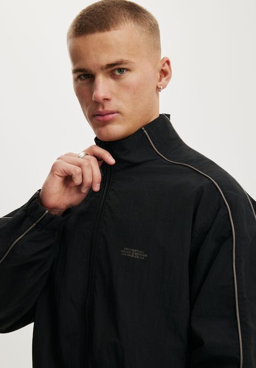 Cotton On - Panelled Spray Jacket - Black / White