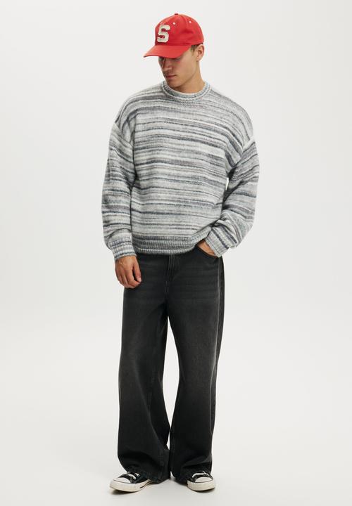 Cotton On - Box Fit Fuzzy Crew Knit - Grey Stripe