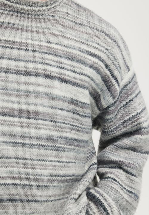Cotton On - Box Fit Fuzzy Crew Knit - Grey Stripe