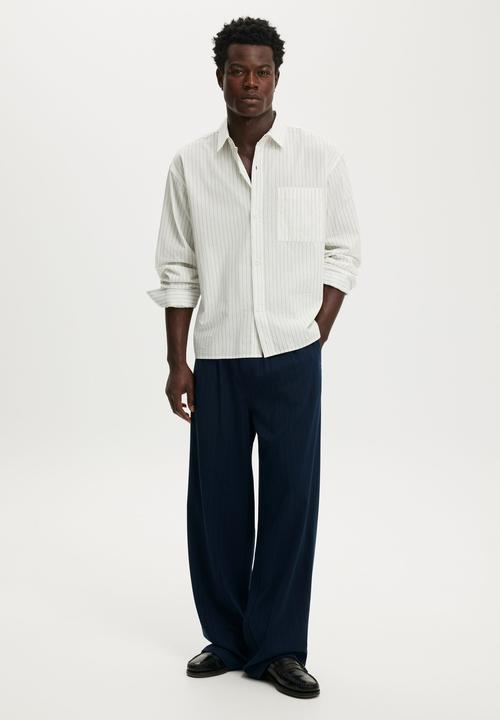 Cotton On - Super Baggy Pleated Pant - Navy Pinstripe