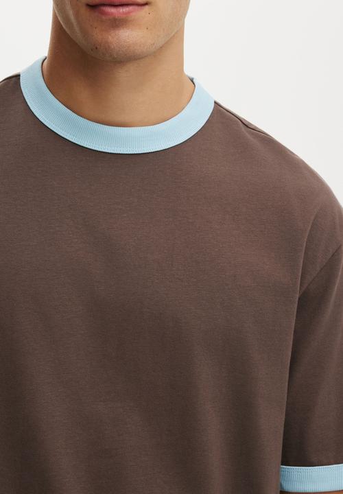 Cotton On - Cropped Fit T-Shirt - Washed Chocolate/Powder Blue Ringer