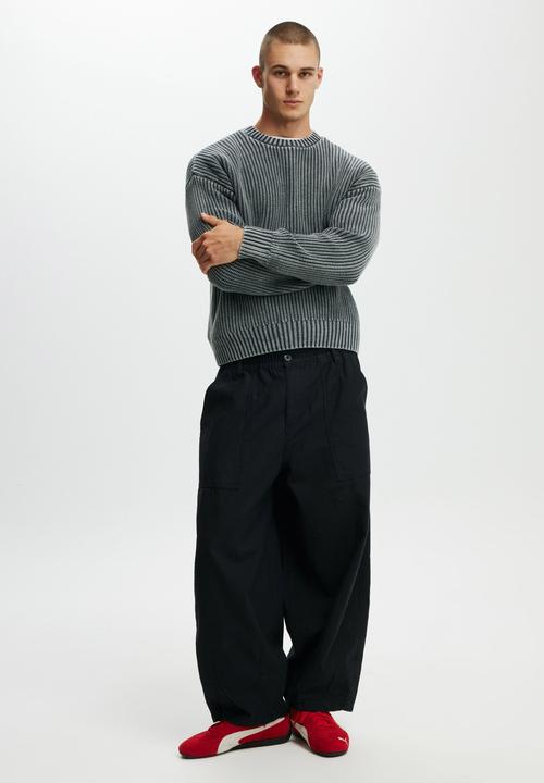 Cotton On - Box Fit Crew Knit - Washed Black