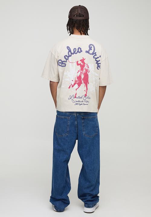 boohooMAN - Oversized Boxy Rodeo Drive Western Graphic T-Shirt - Stone