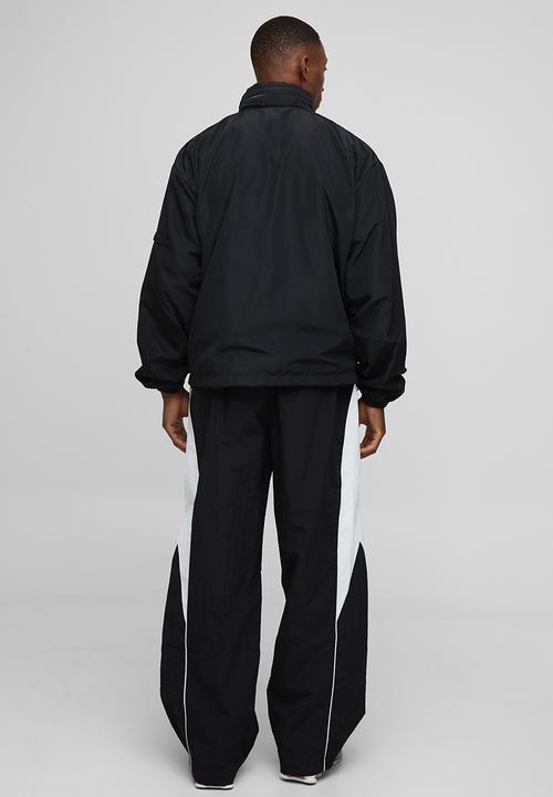 boohooMAN - Regular Fit Lightweight Nylon Funnel Neck with Hood Windbreaker Jacket-Black
