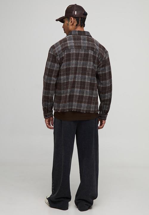 boohooMAN - Relaxed Badge Detail Distressed Acid Wash Check Shirt - Black