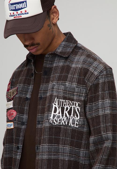 boohooMAN - Relaxed Badge Detail Distressed Acid Wash Check Shirt - Black
