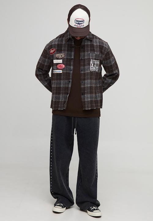 boohooMAN - Relaxed Badge Detail Distressed Acid Wash Check Shirt - Black