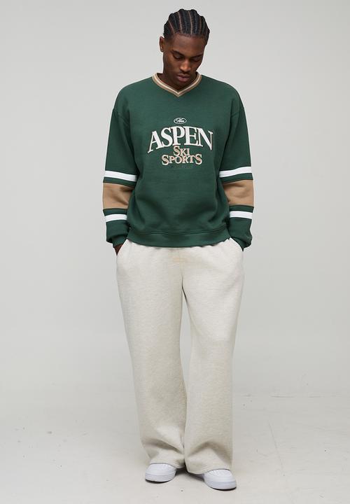 boohooMAN - Oversized V Neck Aspen Sweatshirt - Forest