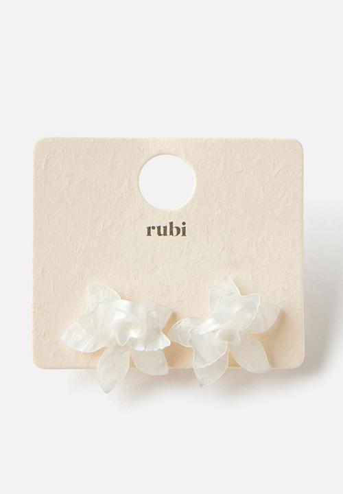 Rubi - Small charm earring - trinket white gardenia