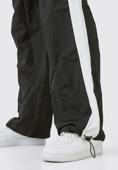 boohooMAN - OFCL Side Panel Parachute Pants - Black