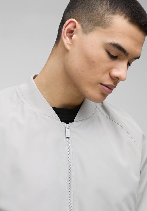 boohooMAN - Regular Fit Lightweight Nylon Raglan Bomber Jacket - Stone