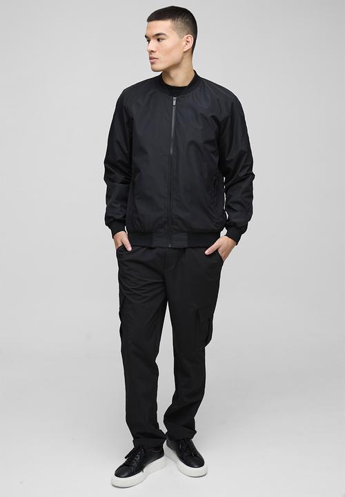 boohooMAN - Regular Fit Lightweight Nylon Raglan Bomber Jacket - Black