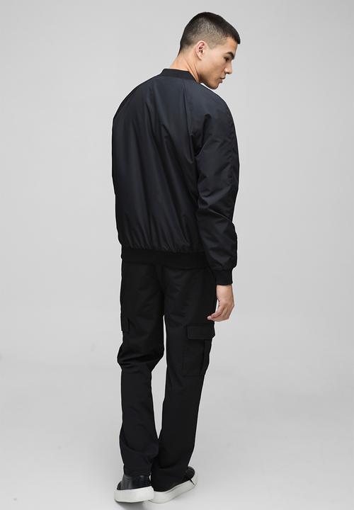 boohooMAN - Regular Fit Lightweight Nylon Raglan Bomber Jacket - Black