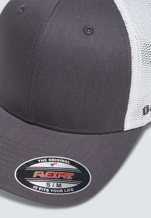 Oakley - Golf Cresting Trucker - Grey