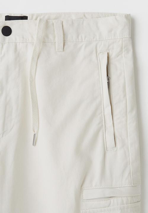 H&M - Regular fit twill cargo trousers - white