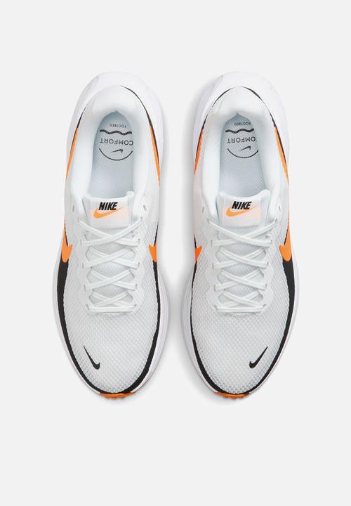 Nike - Nike Revolution 8
