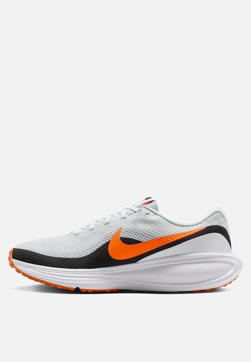 Nike - Nike Revolution 8