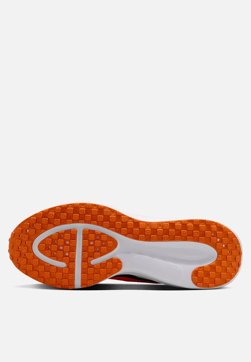 Nike - Nike Revolution 8