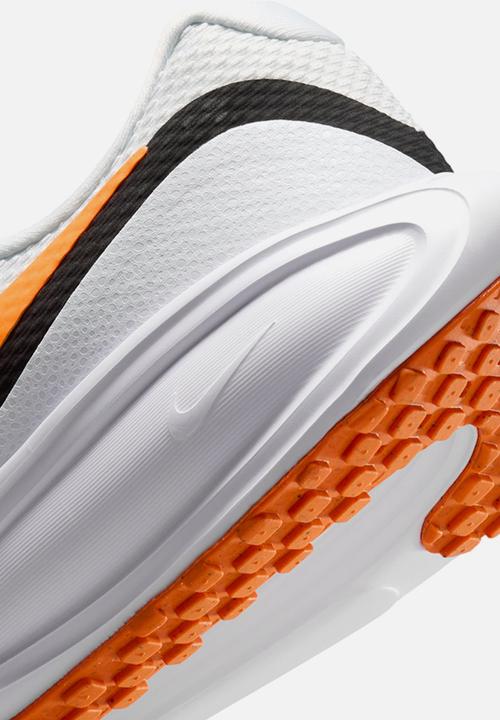 Nike - Nike Revolution 8