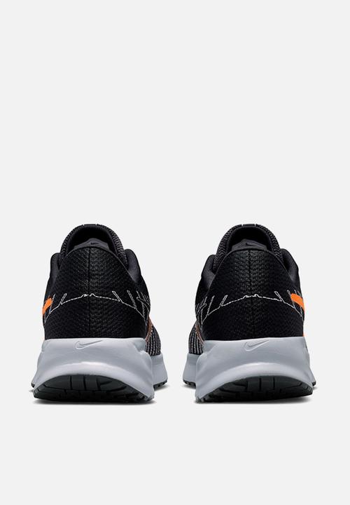 Nike - Nike Run Defy