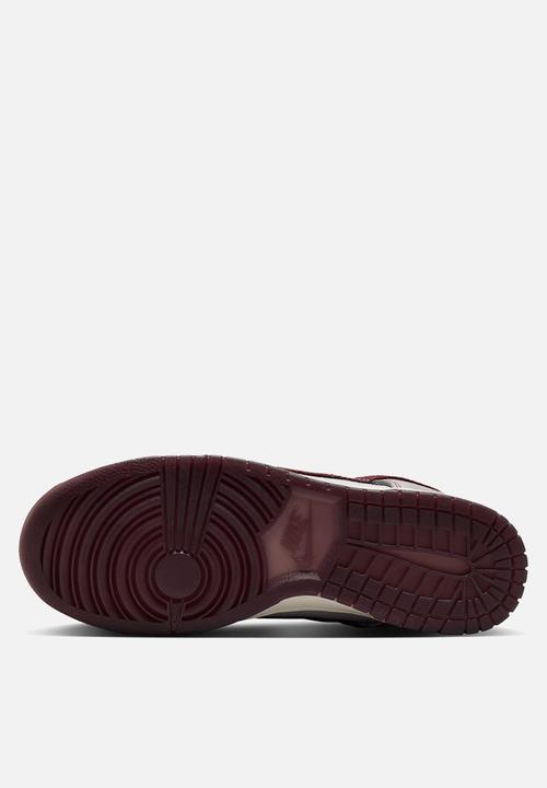 Nike - Nike Dunk Low Retro SE