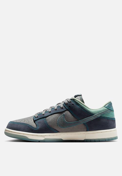 Nike - Nike Dunk Low Retro SE