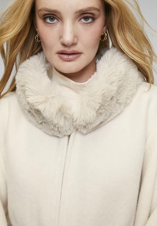 Stella Morgan - Faux Fur Trim Poncho - Ivory