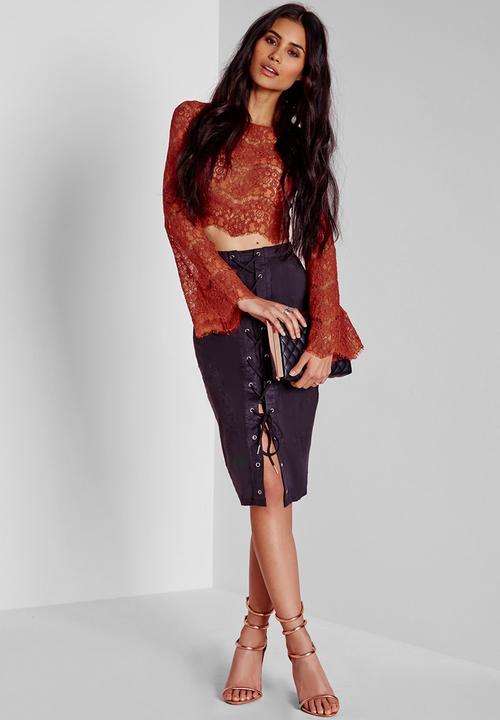 Missguided - Lace Bell Sleeve Crop Top 