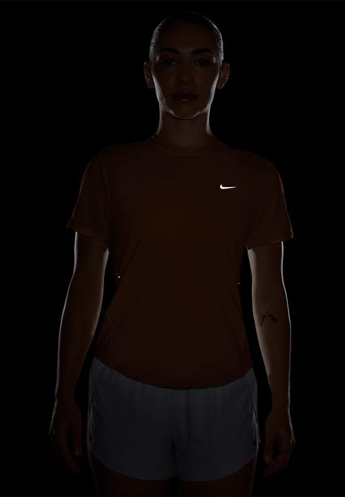 Nike - W Nk Swift Df Ss Top - Orange Pulse/Reflective Silv