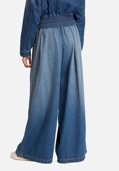 adidas Originals - P Ess Denim Trackpants - Medium Vintage Denim