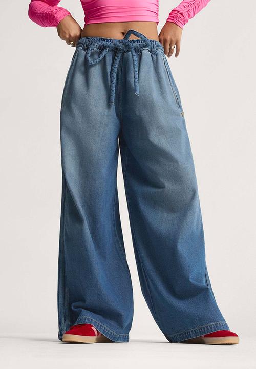 adidas Originals - P Ess Denim Trackpants - Medium Vintage Denim