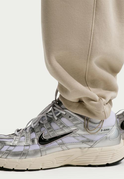 Nike -  NSW Athletic Club Graphic Joggers - Cream-White 